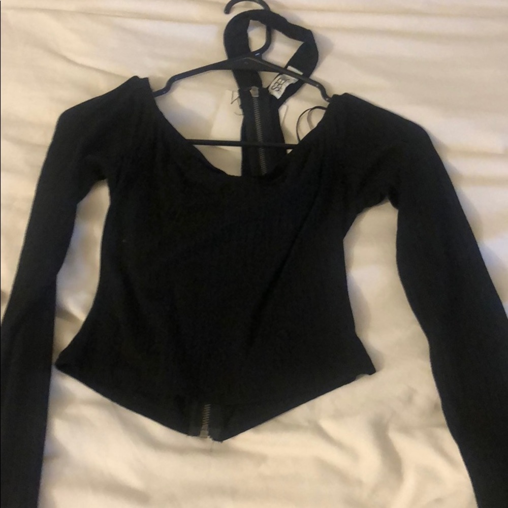 Black long sleeve cropped top with chocker